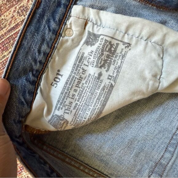 Levi’s 501 Denim Frayed Hem Women Shorts size 31 Button Fly - Picture 8 of 9